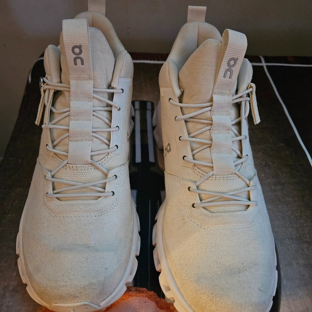 On Cloud Women's Hi Sneakers Size 7